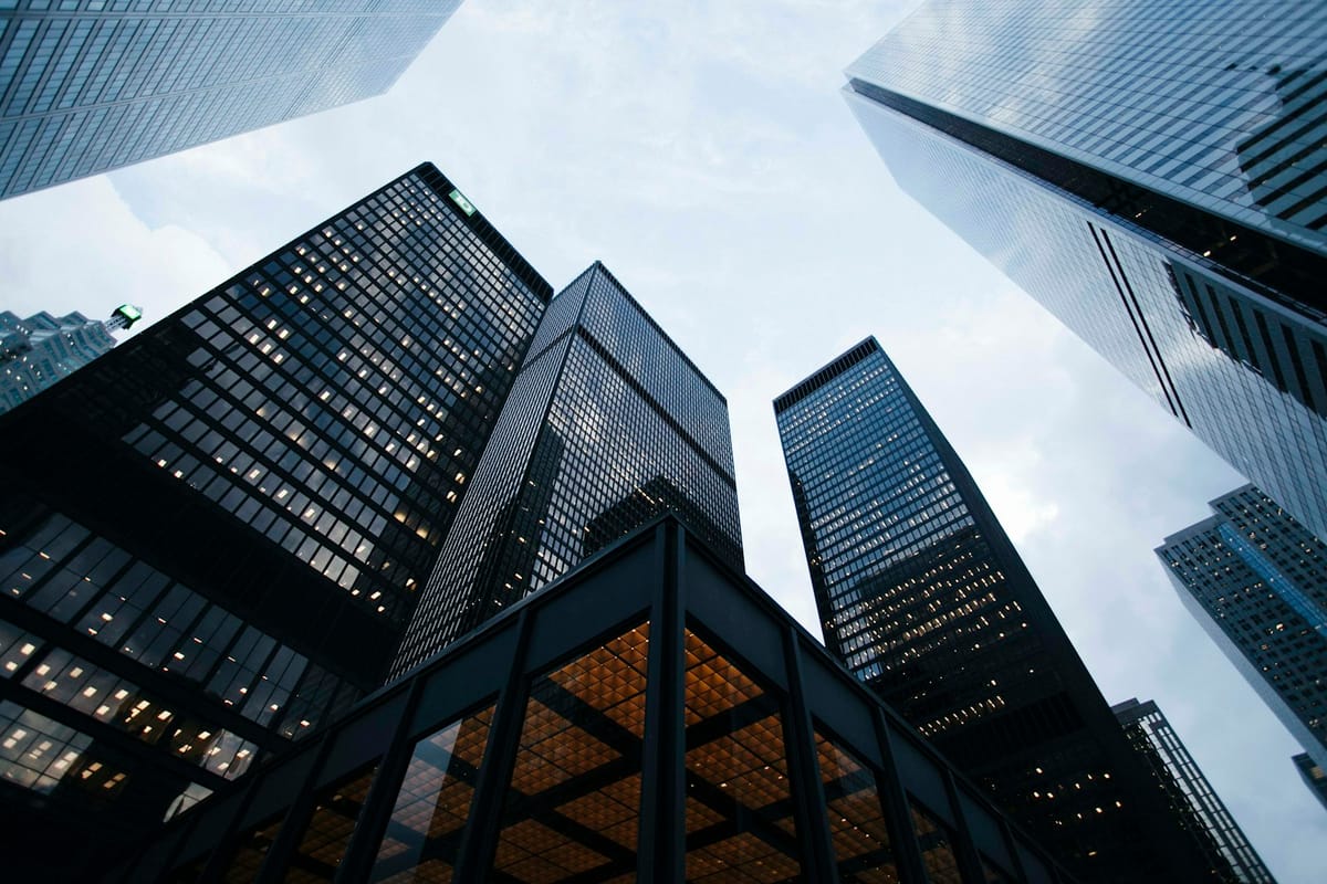 Control de acceso físico en oficina empresarial