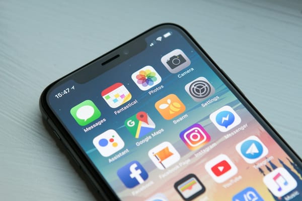 Smartphone con escudo de seguridad